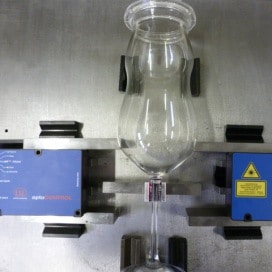 medicion distancia vidrio, Medición de un Vaso de Cristal con un Micrómetro Óptico